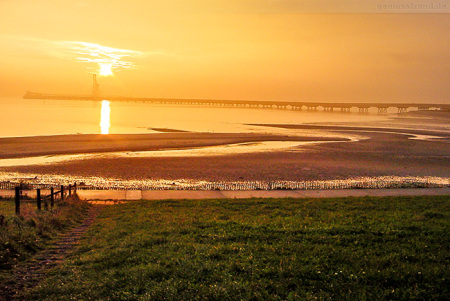 Wilhelmshaven: Traumhafter Sonnenaufgang am Geniusstrand