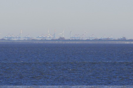 Blick rüber zum Container-Terminal CT 4 & Wilhelm Kaisen in Bremerhaven