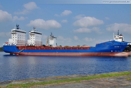 Feederschiff PICTOR J (L 140 m) als Auflieger in Wilhelmshaven