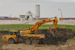 Muldenkipper Volvo A25E und Bagger Hyundai Robex 250NLC-7