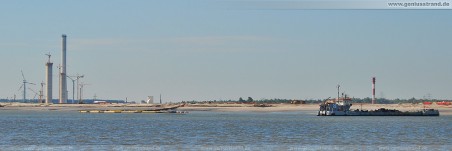 JadeWeserPort: Blick auf die Sandaufschüttung nähe Norddamm, die Klappschute SM-MB-2 ist mit Lauenburger Ton gefüllt