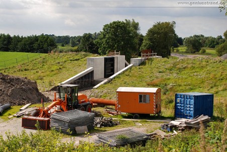 Gleisanbindung JadeWeserPort: Deichschart im Alten Voslapper Seedeich