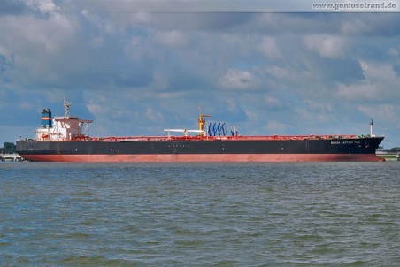 Tanker Bunga Kasturi Tiga an der NWO-Pier