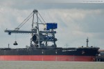 Frachtschiff Ocean Commander an der Niedersachsenbrücke in Wilhelmshaven