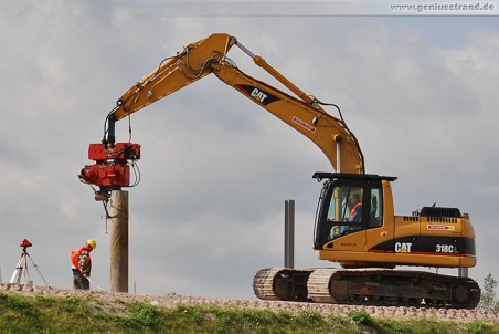 Hydraulikbagger Caterpillar 318 C L mit Vibrationsramme