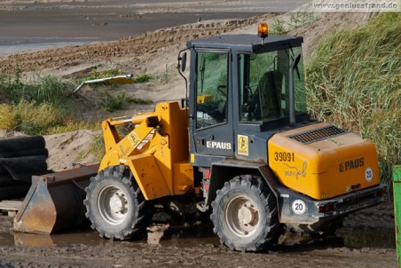 Radlader Paus RL 852-B auf der Baustelle JadeWeserPort