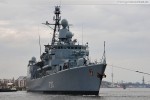 Fregatte Augsburg (F 213) beim Schleife fahren im Großen Hafen