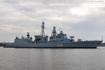 Fregatte Augsburg (F 213) beim Schleife fahren im Großen Hafen