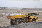 JadeWeserPort: Vorbereitung für die Spülarbeiten direkt hinter dem Deich
