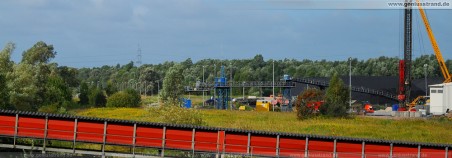 Massenschüttgutlager und die Bahnverladestation im Rüstersieler Groden