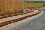 Gleisanbindung JadeWeserPort: Kurz nach dem Einbau der Gleisjoche