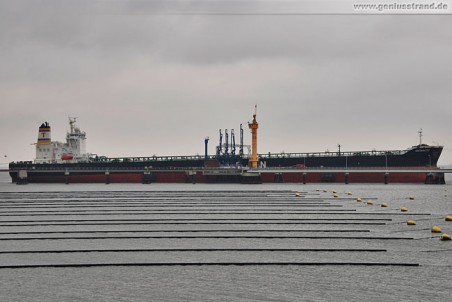 Tanker Antarctic löscht an der NWO-Pier 145.597 t Rohöl