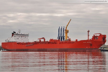 Tanker Gijon Knutsen an der NWO-Löschbrücke