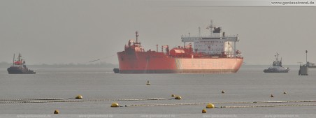 Die Stena Alexita und die Schlepper Wal, Stella und Wilhelmshaven