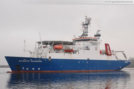 Das Offshore-Versorgungsschiff Atlantic Guardian legt am Hannoverkai an