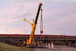 Der Fahrzeugkran Liebherr LTM 1500-8.1 an der Niedersachsenbrücke