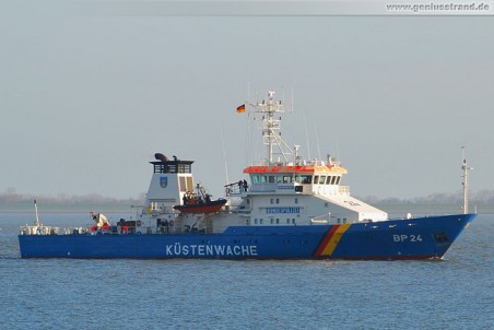 Das Bundespolizeischiff Bad Bramstedt (BP 24) auf der Jade