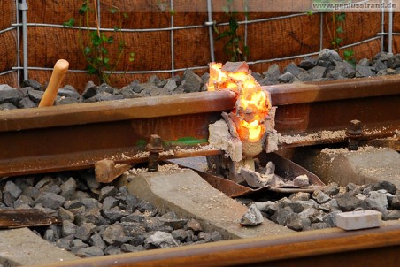 Gleisanbindung JadeWeserPort: Schienenschweißen mit dem Thermitverfahren