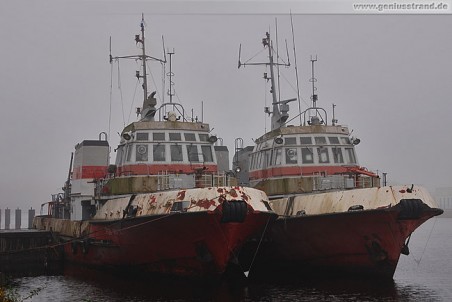 Die Feuerlöschboote FLB-40-1 und FLB-40-2 im Kanalhafen