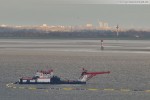 Baustelle JadeWeserPort: Pirat X und Atlantic Hotel Sail City (Bremerhaven)