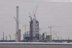 Die verschneite Kraftwerks-Großbaustelle der GDF Suez in Wilhelmshaven