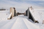 Gleistrasse JadeWeserPort: Vor dem Deichschart des Seedeichs