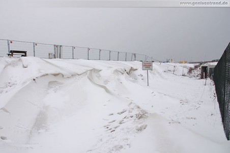 JadeWeserPort: Schneeverwehungen am ehemaligen Geniusstrand 2010