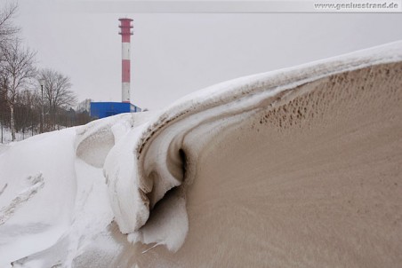 JadeWeserPort: Schneeverwehungen am ehemaligen Geniusstrand 2010