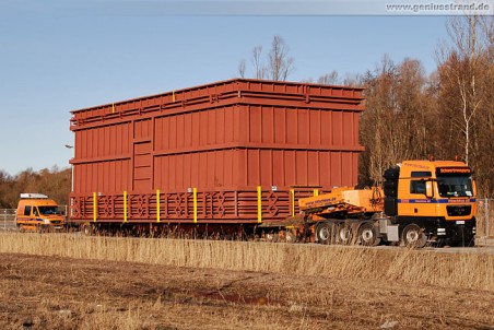 Kraftwerksbaustelle GDF Suez: Schwertransport am Niedersachsendamm