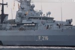 Wilhelmshaven (Großer Hafen): Schleswig-Holstein (F 216) beim Schleife fahren