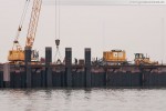 JadeWeserPort: Fenderrohre werden zum rammen vorbereitet
