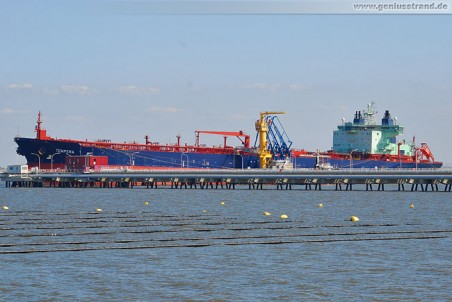 Der eisbrechende Tanker Tempera in Wilhelmshaven