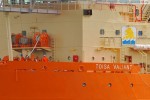 Offshore-Versorgungsschiff Toisa Valiant schleust Richtung Nordsee aus