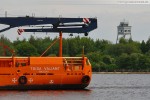 Offshore-Versorgungsschiff Toisa Valiant schleust Richtung Nordsee aus