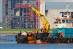 JadeWeserPort: Mehrzweck-Arbeitsboot Coastal Hunter bei der Arbeit