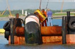 JadeWeserPort: Mehrzweck-Arbeitsboot Coastal Hunter bei der Arbeit