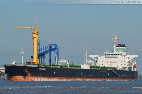 Tanker Thornbury löscht 80.000 t Rohöl an der NWO-Brücke