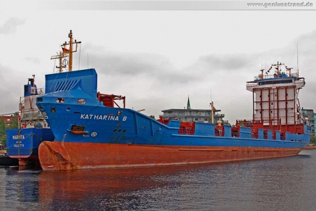 Auflieger Katharina B im Ausrüstungshafen