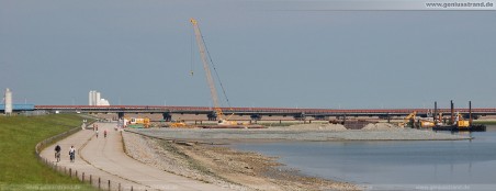 Kraftwerkskühlung GDF Suez: Von hier aus werden die Kühlwasserleitungen unterirdisch durch den Seedeich verlegt