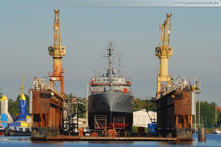 Betriebsstofftransporter Tegernsee (A 1426) im Schwimmdock