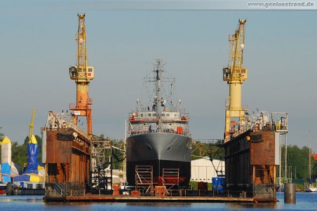 Betriebsstofftransporter Tegernsee (A 1426) im Schwimmdock