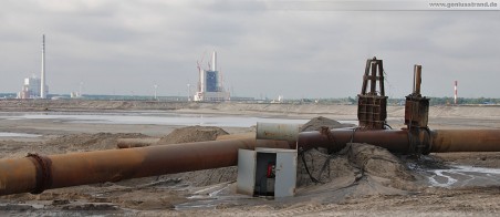 JadeWeserPort: Spülleitung welche vom Pirat X kommt und nach rechts zum Spülfeld führt
