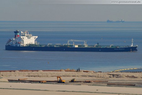 Tanker British Cormorant wird 80.000 Rohöl an der NWO-Brücke löschen