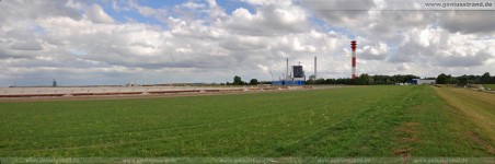 Neuer Deichweg entlang der JadeWeserPort-Baustelle (Deichkrone Neuer Voslapper Seedeich)