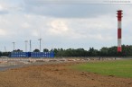 Neuer Deichweg entlang der JadeWeserPort-Baustelle