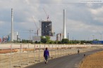 Neuer Deichweg entlang der JadeWeserPort-Baustelle