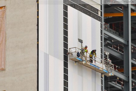 Verkleidungsarbeiten am Kraftwerksneubau der GDF Suez
