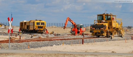 Gleisbauarbeiten an der 16-gleisigen Vorstellgruppe des JadeWeserPort