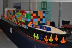 Weltrekord am JadeWeserPort: Längstes Containerschiff aus Lego