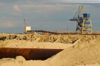 Die JadeWeserPort-Baustelle am Abend